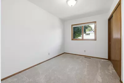 910  Charles Dr, Sparta, WI 54656 - Photo 9