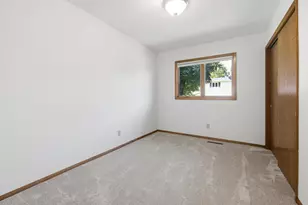 910 Charles Dr, Sparta, WI 54656 - Photo 9