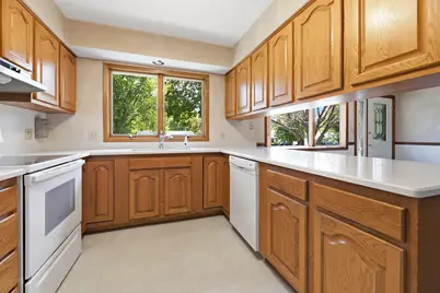 910  Charles Dr, Sparta, WI 54656 - Photo 5