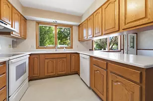 910 Charles Dr, Sparta, WI 54656 - Photo 5