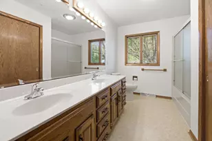 910 Charles Dr, Sparta, WI 54656 - Photo 11