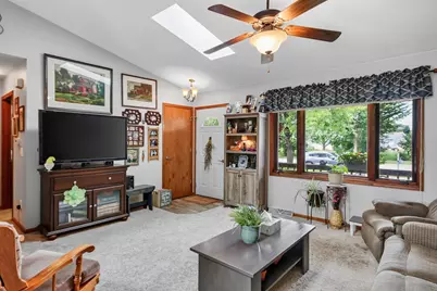 513  Polaris St, West Bend, WI 53095 - Photo 7