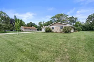 13728 W Honey Ln, New Berlin, WI 53151 - Photo 45