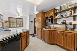 1636 S Triangle Ave, New Berlin, WI 53151 - Photo 9