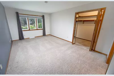 5360 S Cambridge Ln, Greenfield, WI 53221 - Photo 13