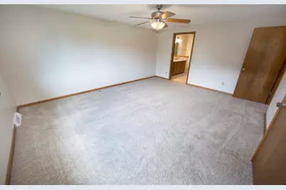 5360 S Cambridge Ln, Greenfield, WI 53221 - Photo 19