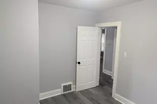 3026 S Hanson Ave, Milwaukee, WI 53207 - Photo 15