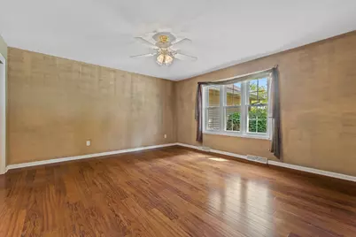 N66W15406  Raven Way Dr, Menomonee Falls, WI 53051 - Photo 5