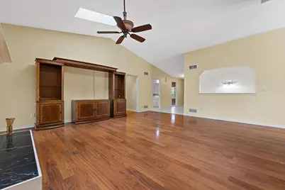 N66W15406  Raven Way Dr, Menomonee Falls, WI 53051 - Photo 11