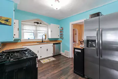 2011  Highland Ave, Waukesha, WI 53186 - Photo 7