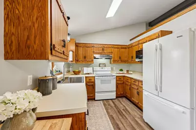 W163N10528  Ridgeview Ln, Germantown, WI 53022 - Photo 17