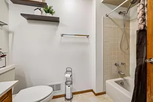 W163N10528 Ridgeview Ln, Germantown, WI 53022 - Photo 31