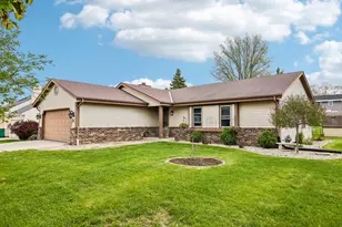 W163N10528 Ridgeview Ln, Germantown, WI 53022 - Photo 3