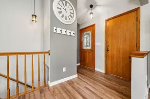 W163N10528 Ridgeview Ln, Germantown, WI 53022 - Photo 7