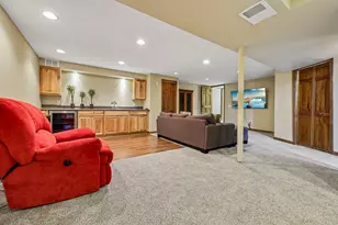 W163N10528 Ridgeview Ln, Germantown, WI 53022 - Photo 33