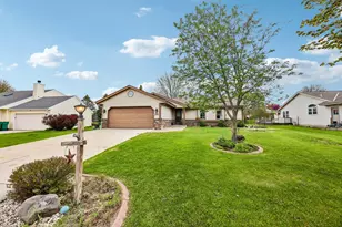 W163N10528 Ridgeview Ln, Germantown, WI 53022 - Photo 1