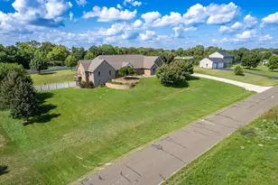 N779 Twin Knolls Dr, Koshkonong, WI 53538 - Photo 3