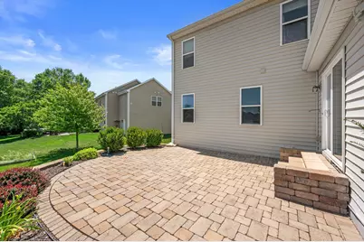 2305  Rustic Woods Ct, Waukesha, WI 53188 - Photo 9