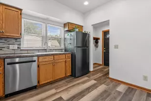 2636 W Hayes Ave, Milwaukee, WI 53215 - Photo 3