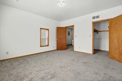 2636 W Hayes Ave, Milwaukee, WI 53215 - Photo 17