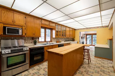 827  Oakland Ave, Waukesha, WI 53186 - Photo 9