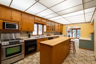 827 Oakland Ave, Waukesha, WI 53186 - Photo 9