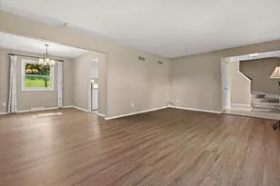W277S4070 Green Country Rd, Waukesha, WI 53189 - Photo 5