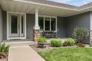 929 Rolling Oaks Dr, Onalaska, WI 54650 - Photo 3