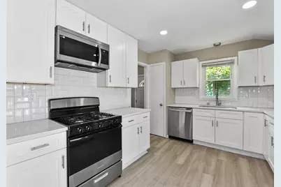 6715 N 78th St, Milwaukee, WI 53223 - Photo 9