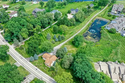 W304N2426  Maple Ave, Delafield, WI 53072 - Photo 9