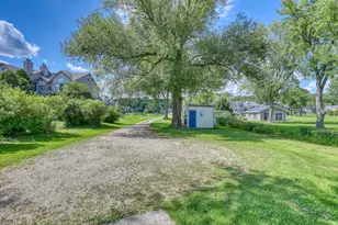 W304N2426 Maple Ave, Delafield, WI 53072 - Photo 47