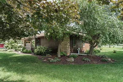 1605  Country Club Ln, Watertown, WI 53098 - Photo 3