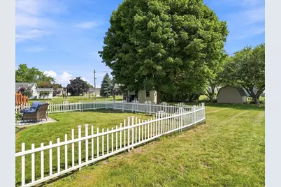 2033  Kellner St, Manitowoc, WI 54220 - Photo 5