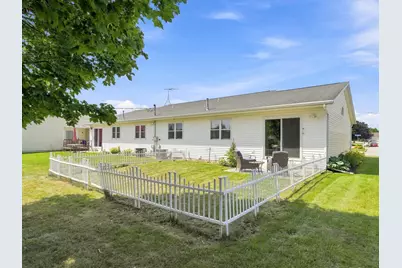 2033  Kellner St, Manitowoc, WI 54220 - Photo 7
