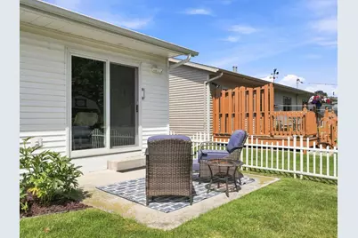 2033  Kellner St, Manitowoc, WI 54220 - Photo 3