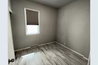 2334 S 19th St, Milwaukee, WI 53215 - Photo 11