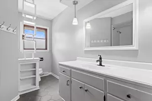 237 N 113th St, Wauwatosa, WI 53226 - Photo 19