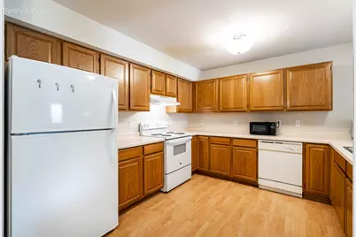 4887  Easy St #16, Delafield, WI 53029 - Photo 3