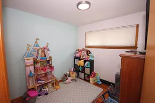9000 W Custer Ave, Milwaukee, WI 53225 - Photo 15