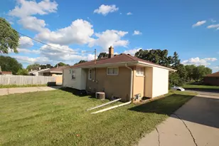9000 W Custer Ave, Milwaukee, WI 53225 - Photo 25