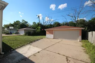 9000 W Custer Ave, Milwaukee, WI 53225 - Photo 23