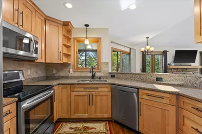 W232N6140  Teakwood Ct, Sussex, WI 53089 - Photo 7