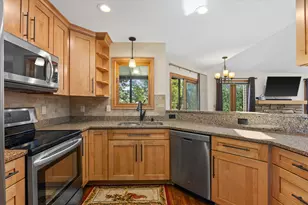 W232N6140 Teakwood Ct, Sussex, WI 53089 - Photo 7