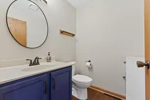 W232N6140 Teakwood Ct, Sussex, WI 53089 - Photo 9