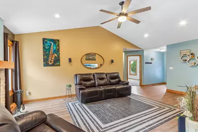 2729  Brighton Dr, Waukesha, WI 53188 - Photo 7
