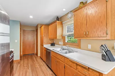 2729  Brighton Dr, Waukesha, WI 53188 - Photo 13