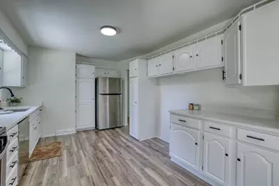 9006 W Cheyenne Ct, Milwaukee, WI 53224 - Photo 11