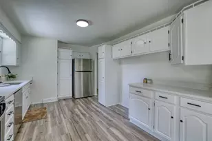 9006 W Cheyenne Ct, Milwaukee, WI 53224 - Photo 11