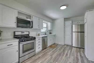 9006 W Cheyenne Ct, Milwaukee, WI 53224 - Photo 9