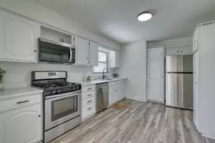 9006 W Cheyenne Ct, Milwaukee, WI 53224 - Photo 9